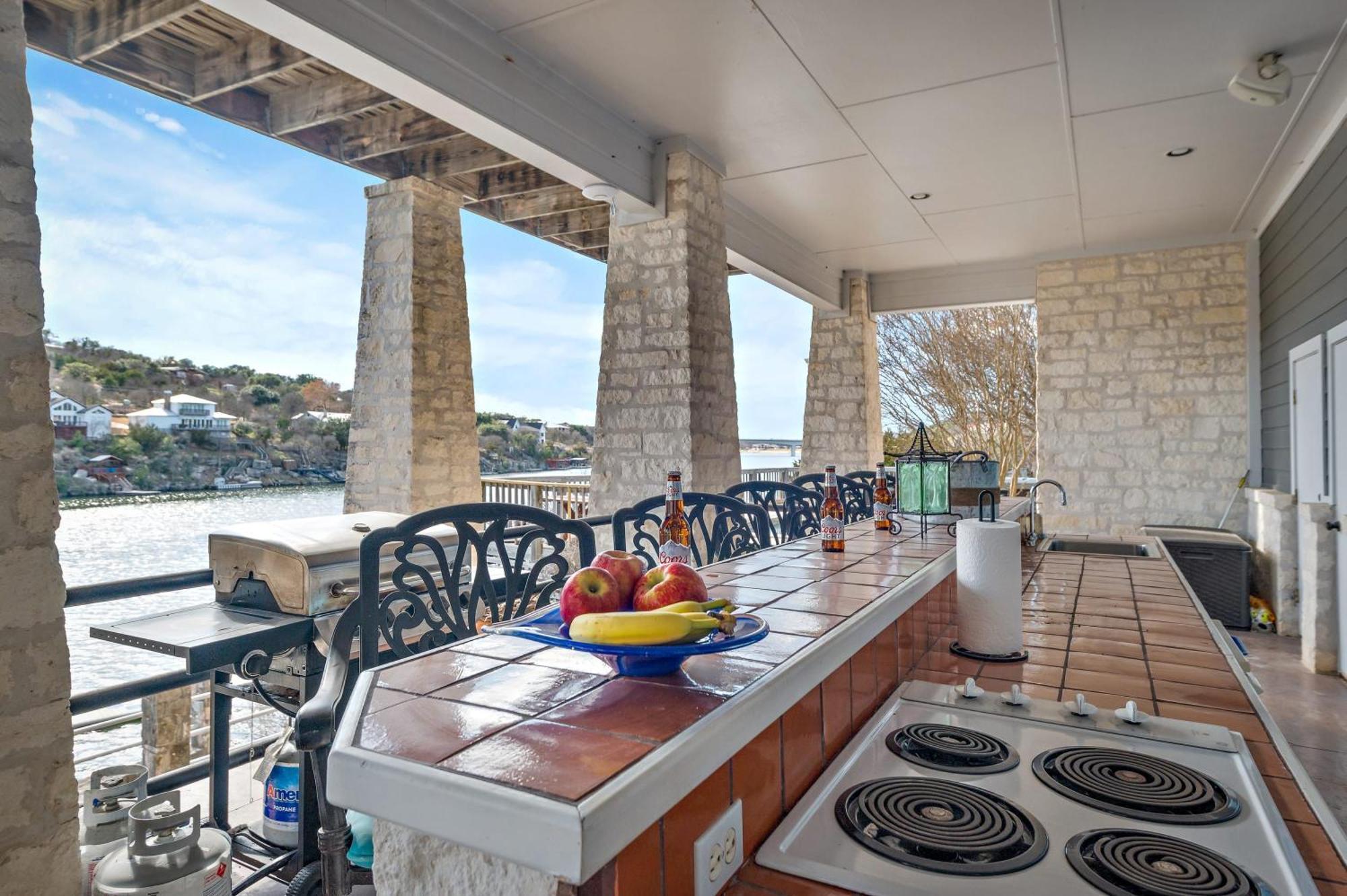 Luxury Lake Marble Falls House With Swimming Pool Hot Tub And Private Boat Slip Exterior photo